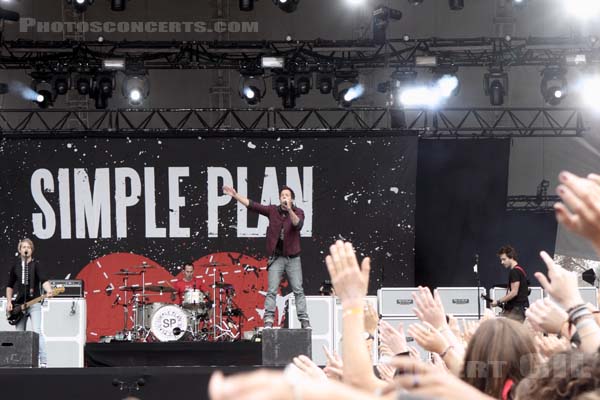 SIMPLE PLAN - 2011-08-28 - SAINT CLOUD - Domaine National - Grande Scene - 
